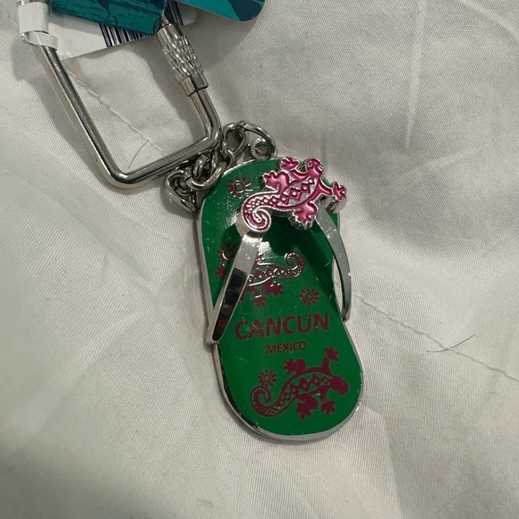 Pier 27 Cancun Beer Badge and Souvenir Set - Picture 5 of 5